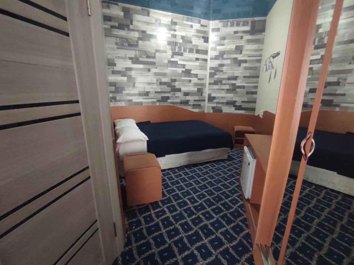 Three Dolphins Hotel Aktau  Bagian luar foto