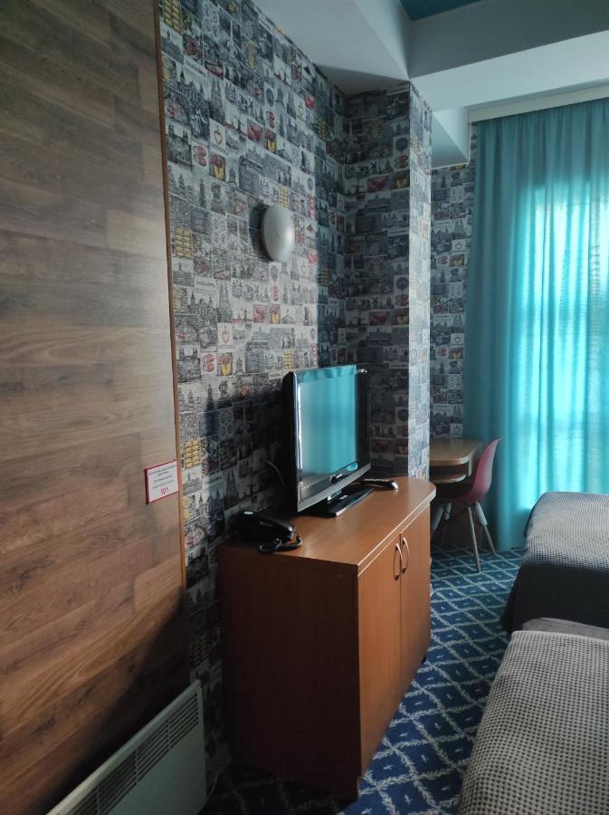 Three Dolphins Hotel Aktau  Bagian luar foto